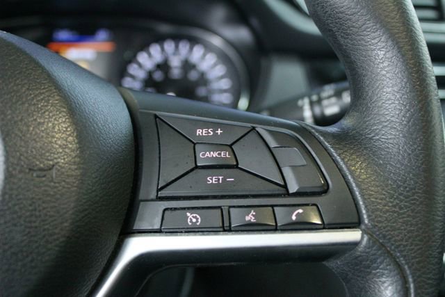 Used 2018 Nissan Rogue SV image 14