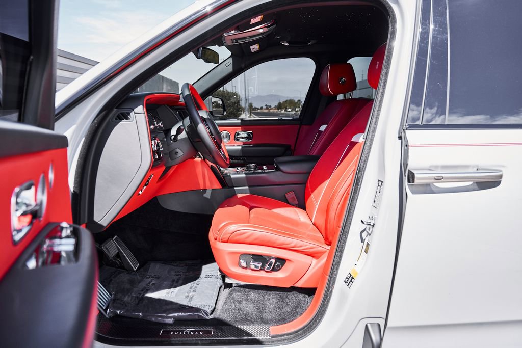 Used 2024 Rolls-Royce Cullinan Black Badge w/ Dark Exterior Package AWD/4WD image 34