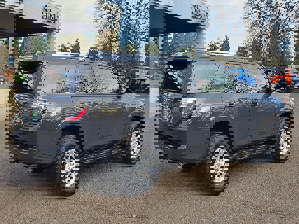 Used 2024 Toyota 4Runner SR5 Premium image 2