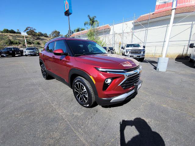 Used 2024 Chevrolet TrailBlazer LT FWD image 2