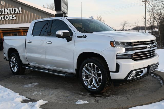 Used 2022 Chevrolet Silverado 1500 High Country w/ Technology Package image 3