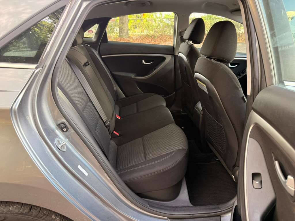 Used 2016 Hyundai Elantra GT FWD image 14