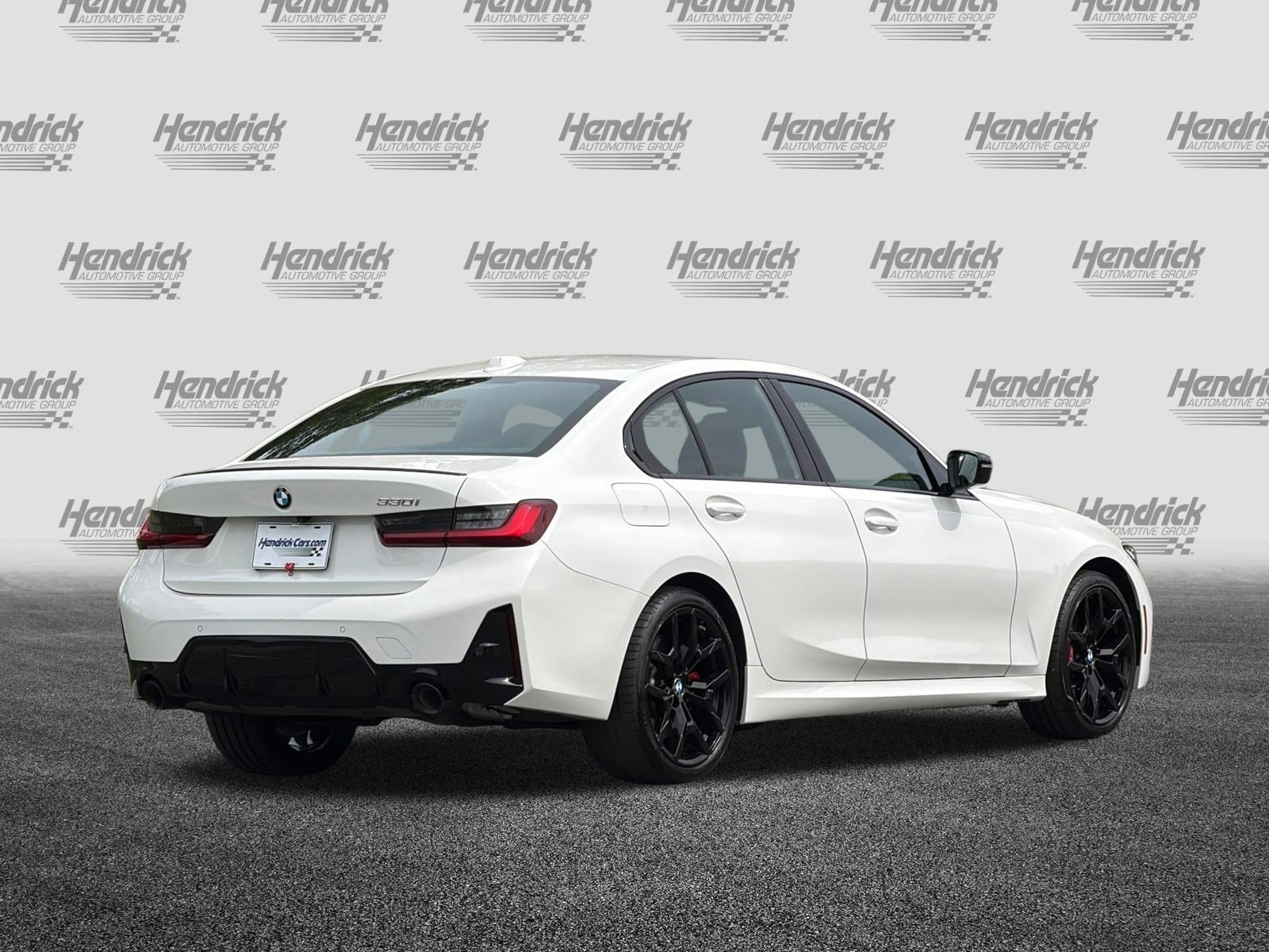 Used 2026 BMW 330i Sedan w/ M Sport Package image 5