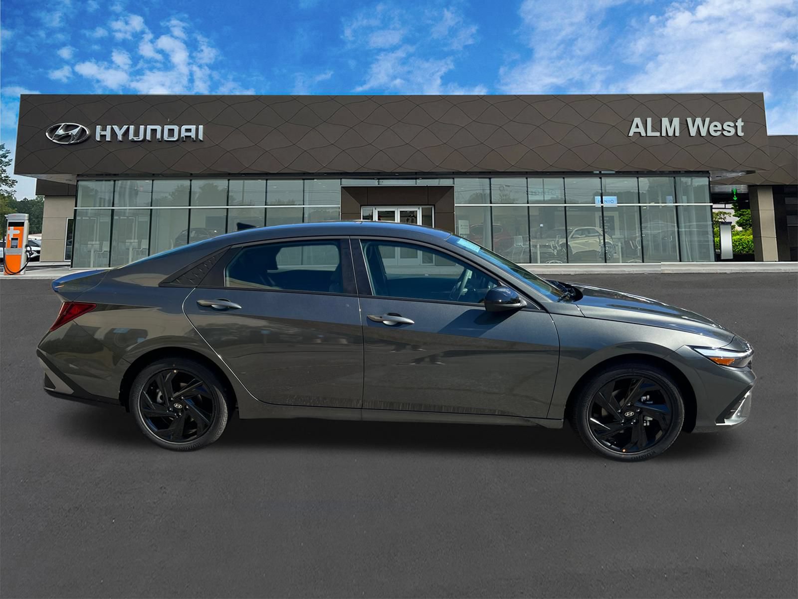 Used 2026 Hyundai Elantra Sport FWD image 4