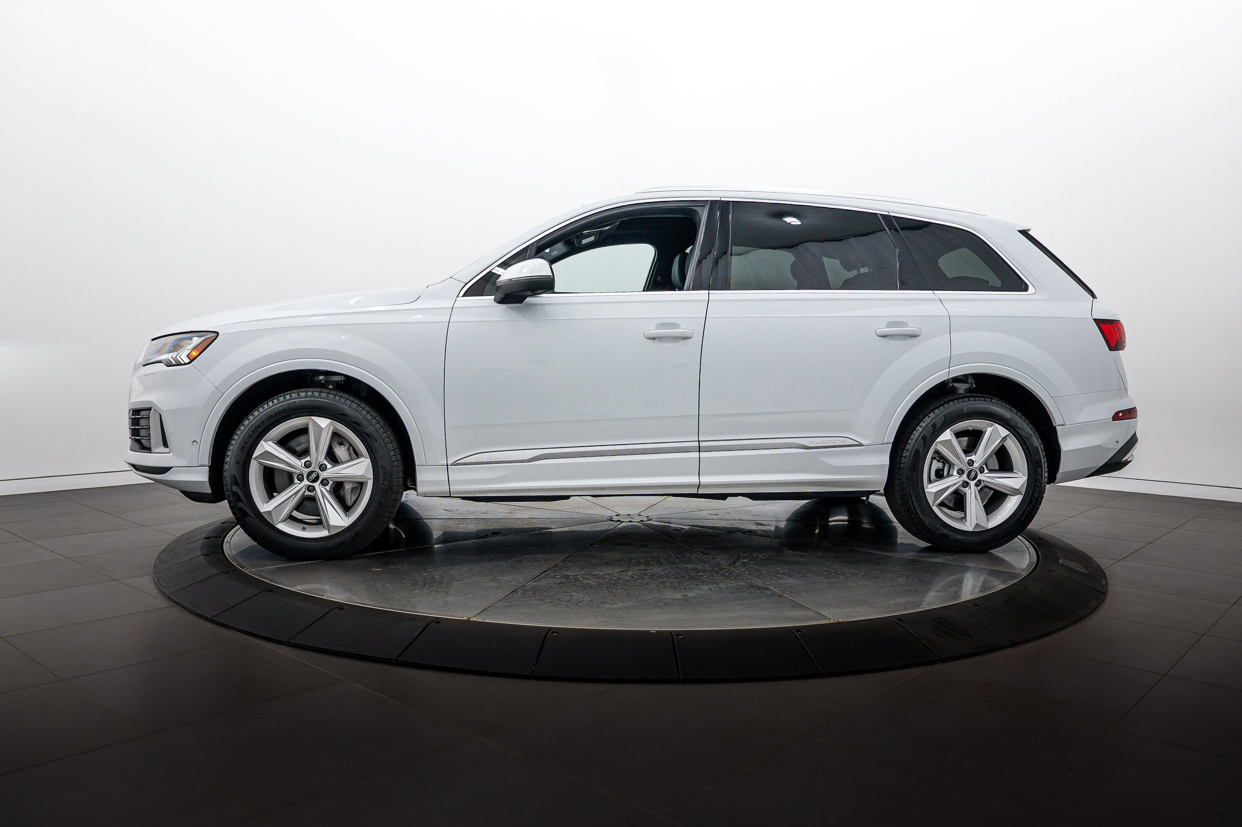 Certified 2023 Audi Q7 2.0T Premium Plus w/ Premium Plus Package AWD/4WD image 6