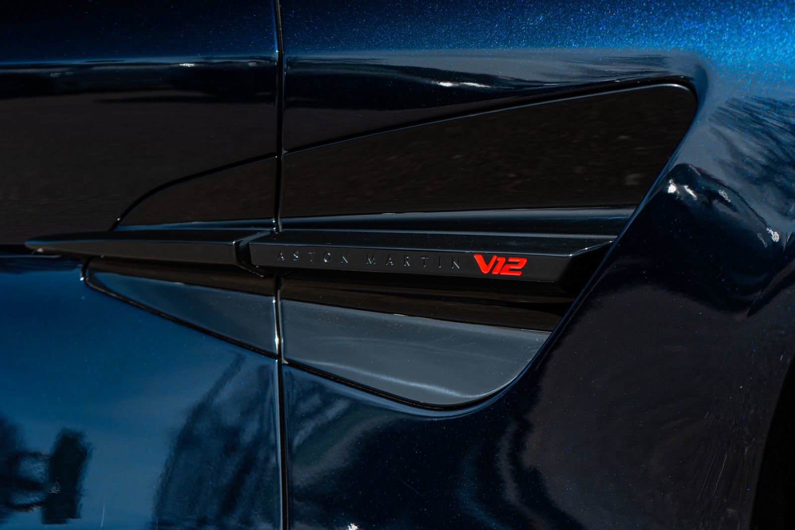 Used 2025 Aston Martin Vanquish image 17