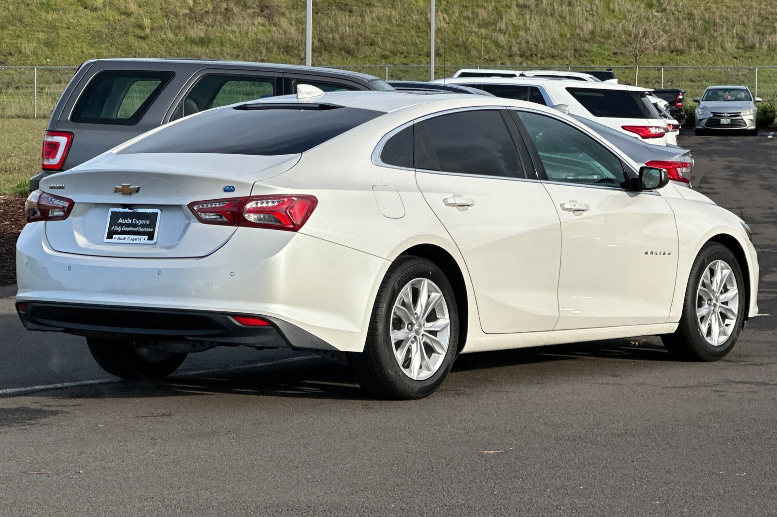 Used 2019 Chevrolet Malibu Hybrid w/ Leather Package image 3