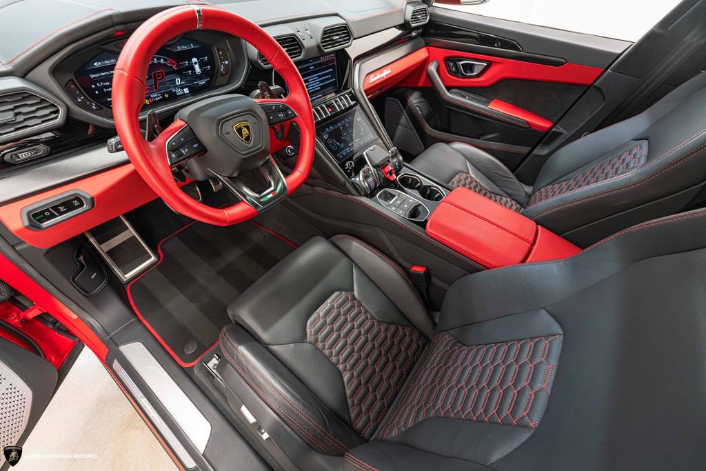 Used 2022 Lamborghini Urus AWD/4WD image 43