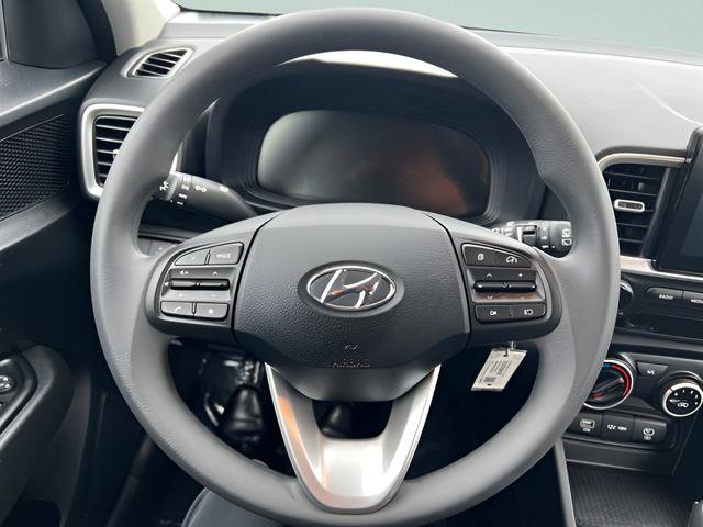 Certified 2025 Hyundai Venue SE image 14