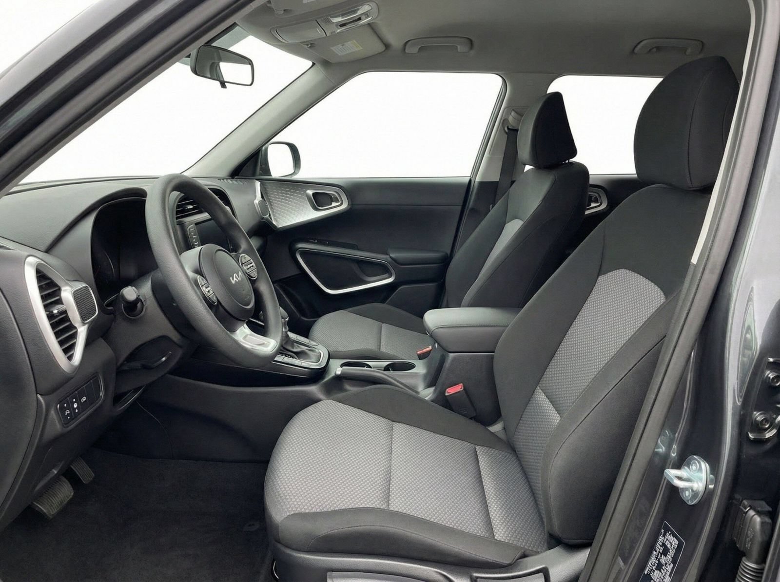 Used 2025 Kia Soul LX w/ LX Technology Package FWD image 12