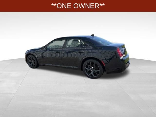 Used 2021 Chrysler 300 Touring w/ Sport Appearance Package RWD image 4