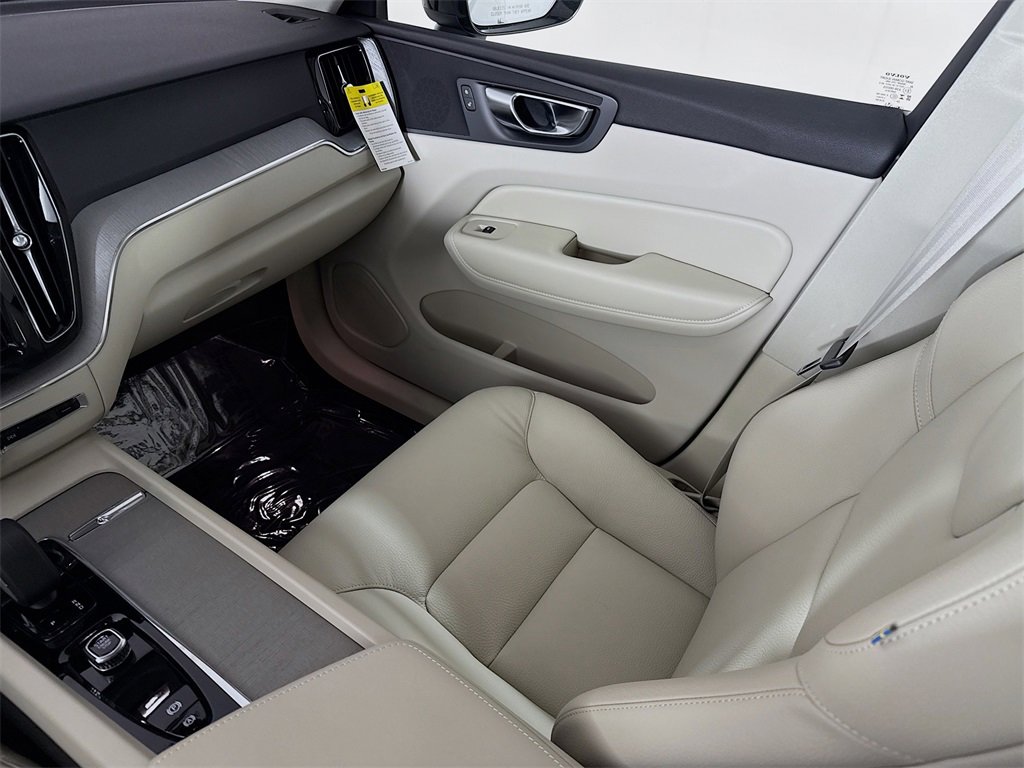 Used 2025 Volvo XC60 T8 Plus w/ Protection Package Premier image 24