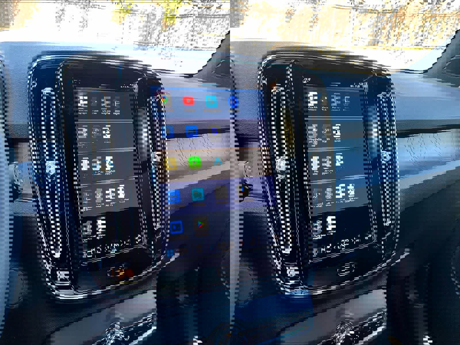 Used 2023 Volvo XC40 Recharge Plus w/ Protection Package Premier image 36