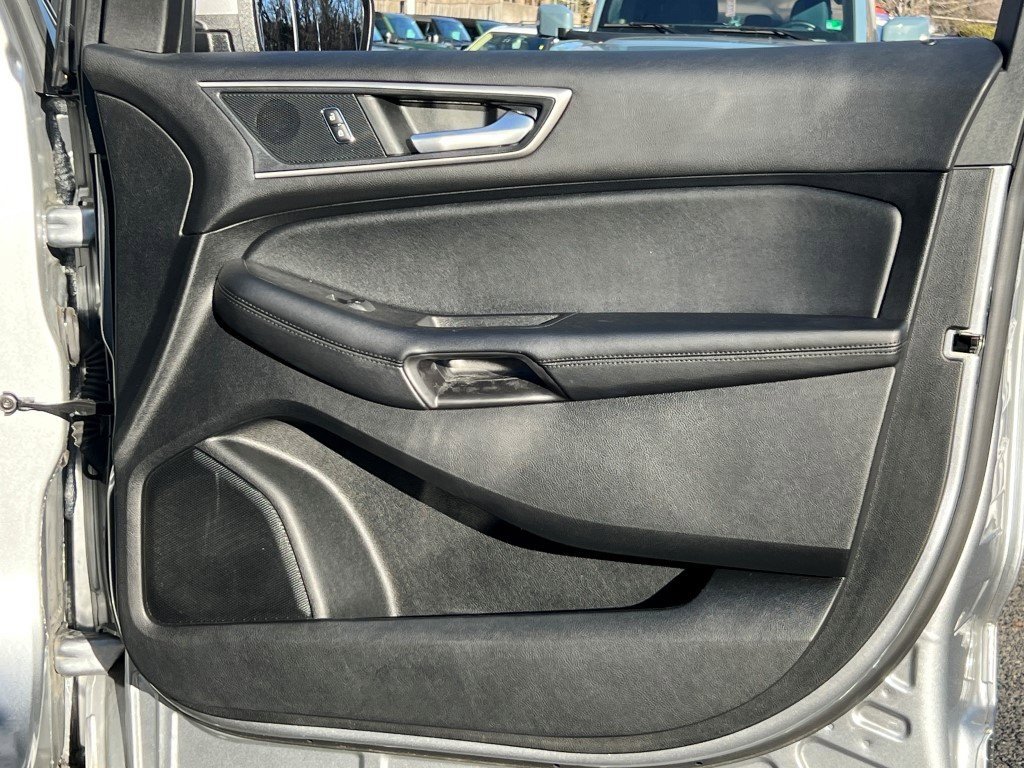 Used 2022 Ford Edge SEL image 9