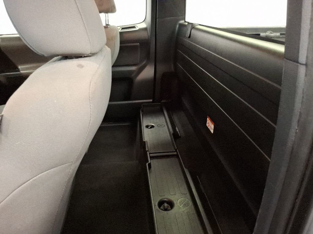 Used 2016 Toyota Tacoma SR RWD image 12