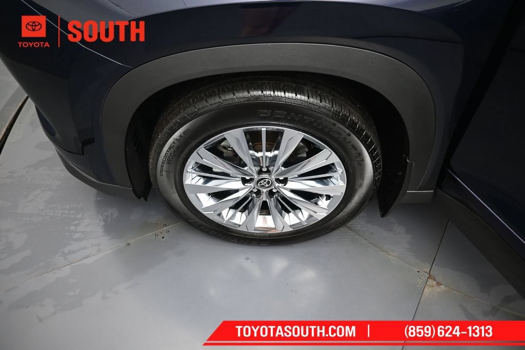 Certified 2025 Toyota Grand Highlander AWD image 40