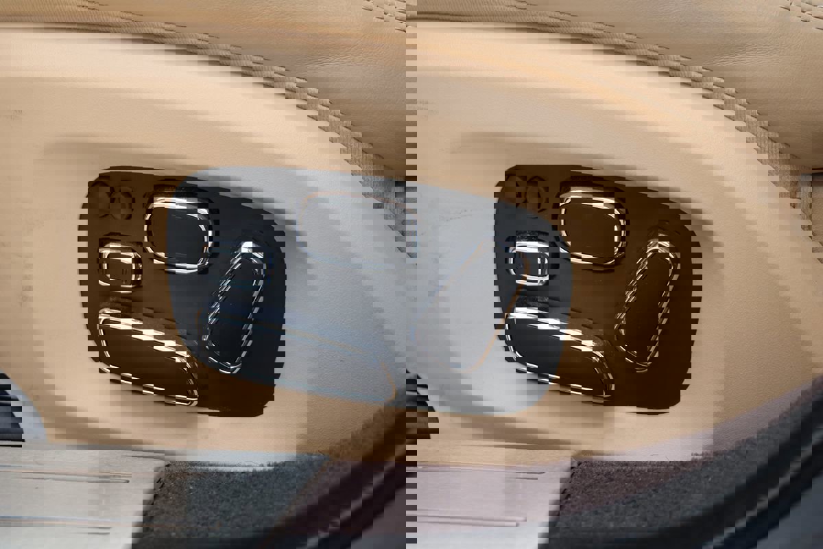 Used 2014 Jaguar XJ image 29