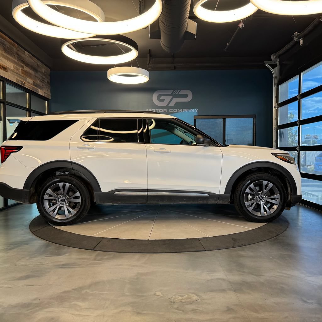 Used 2025 Ford Explorer Active w/ Active Comfort Package AWD/4WD image 2