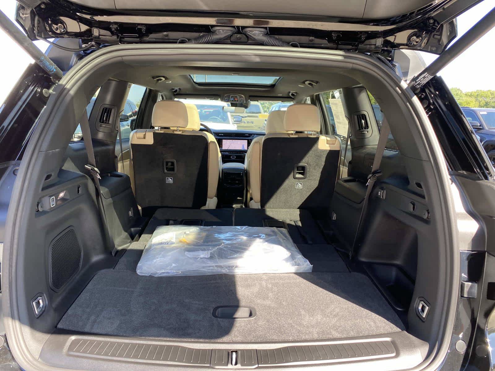 New 2027 Jeep Grand Cherokee L Limited AWD/4WD image 5