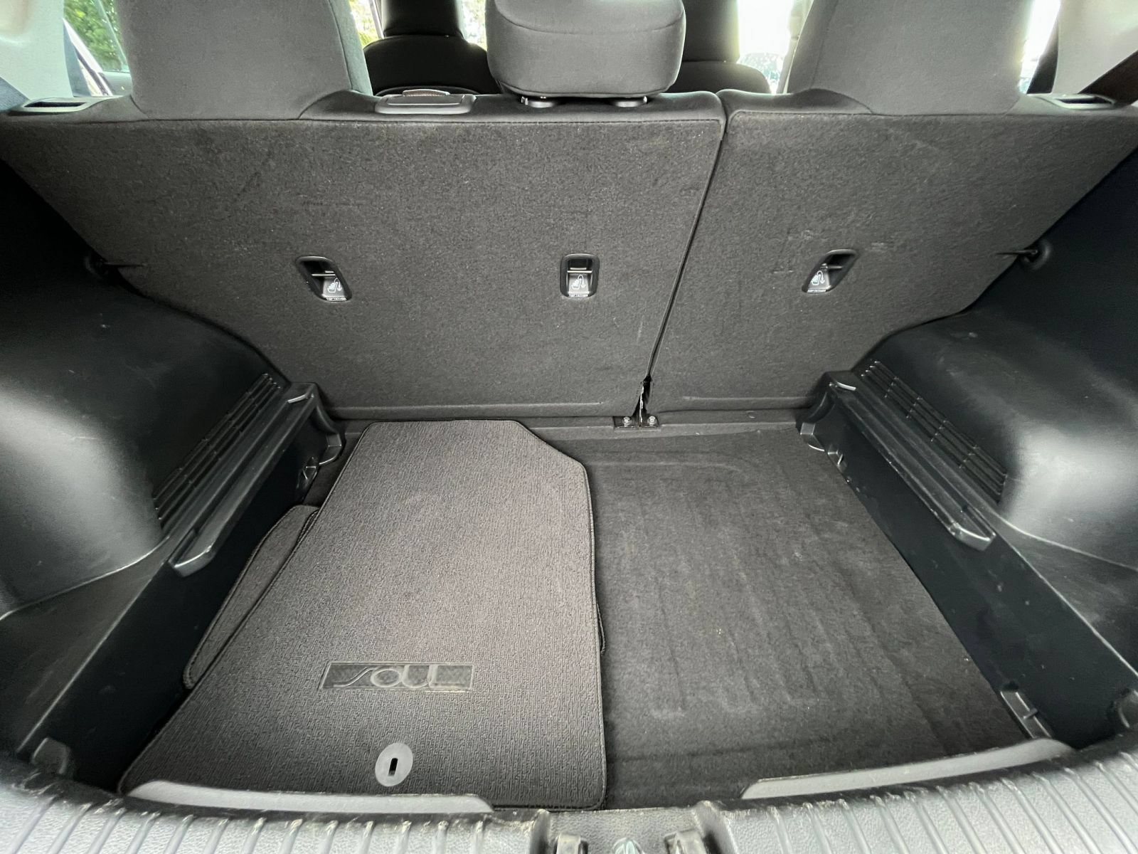 Used 2025 Kia Soul LX w/ LX Technology Package FWD image 30