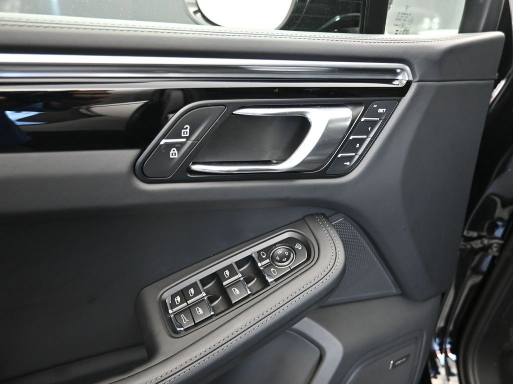 Certified 2024 Porsche Macan Turbo AWD/4WD image 11
