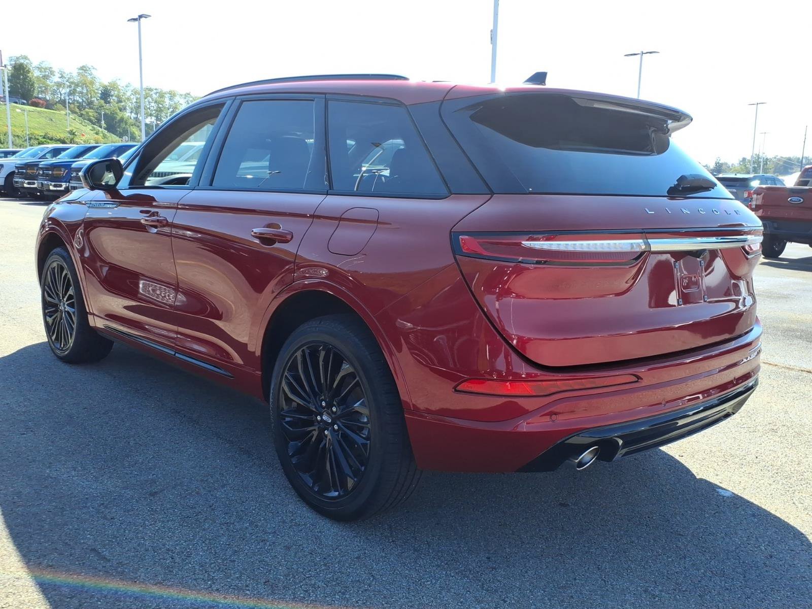 Used 2025 Lincoln Corsair AWD w/ Equipment Group 101A image 4