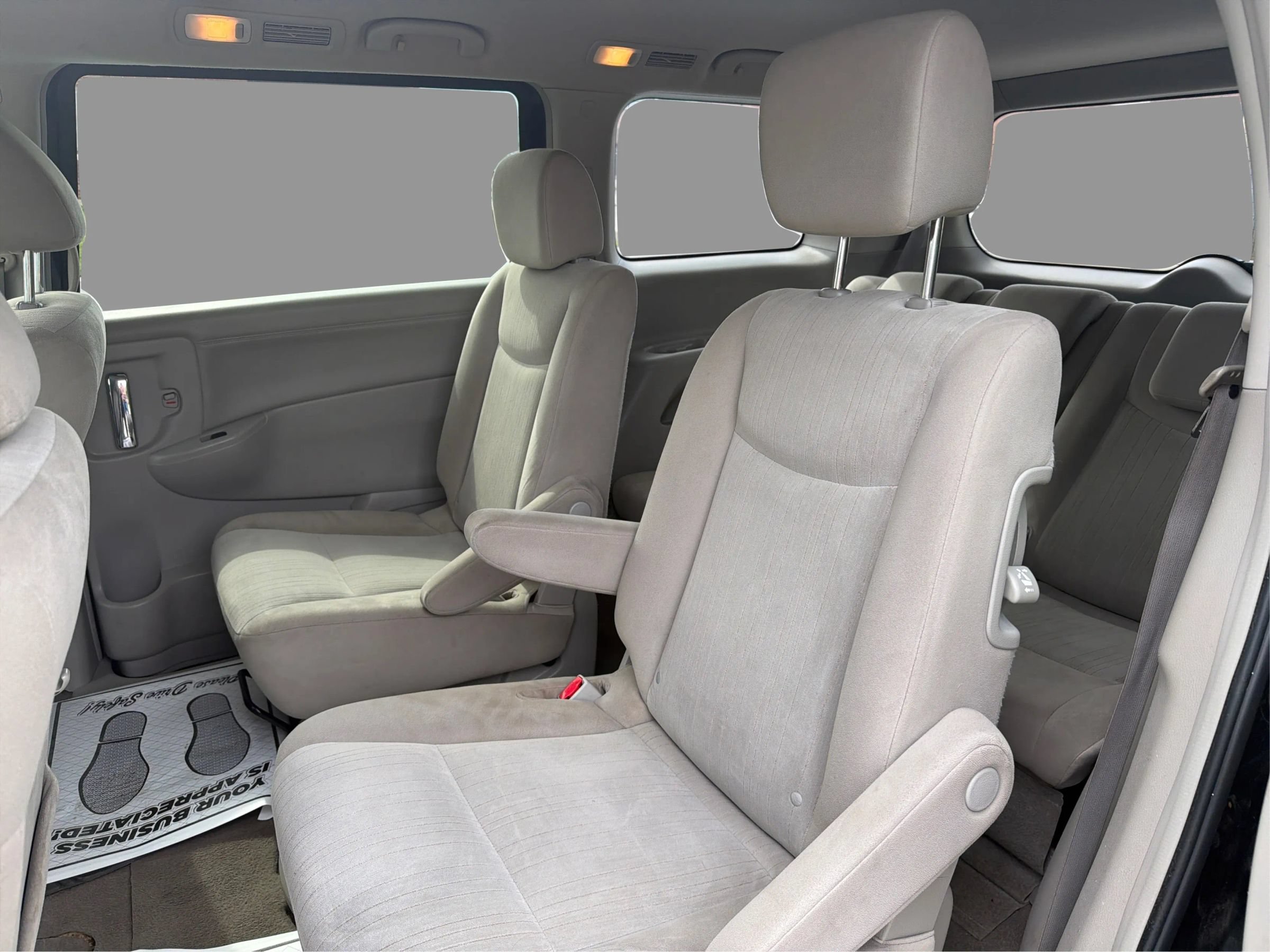 Used 2016 Nissan Quest SV FWD image 11