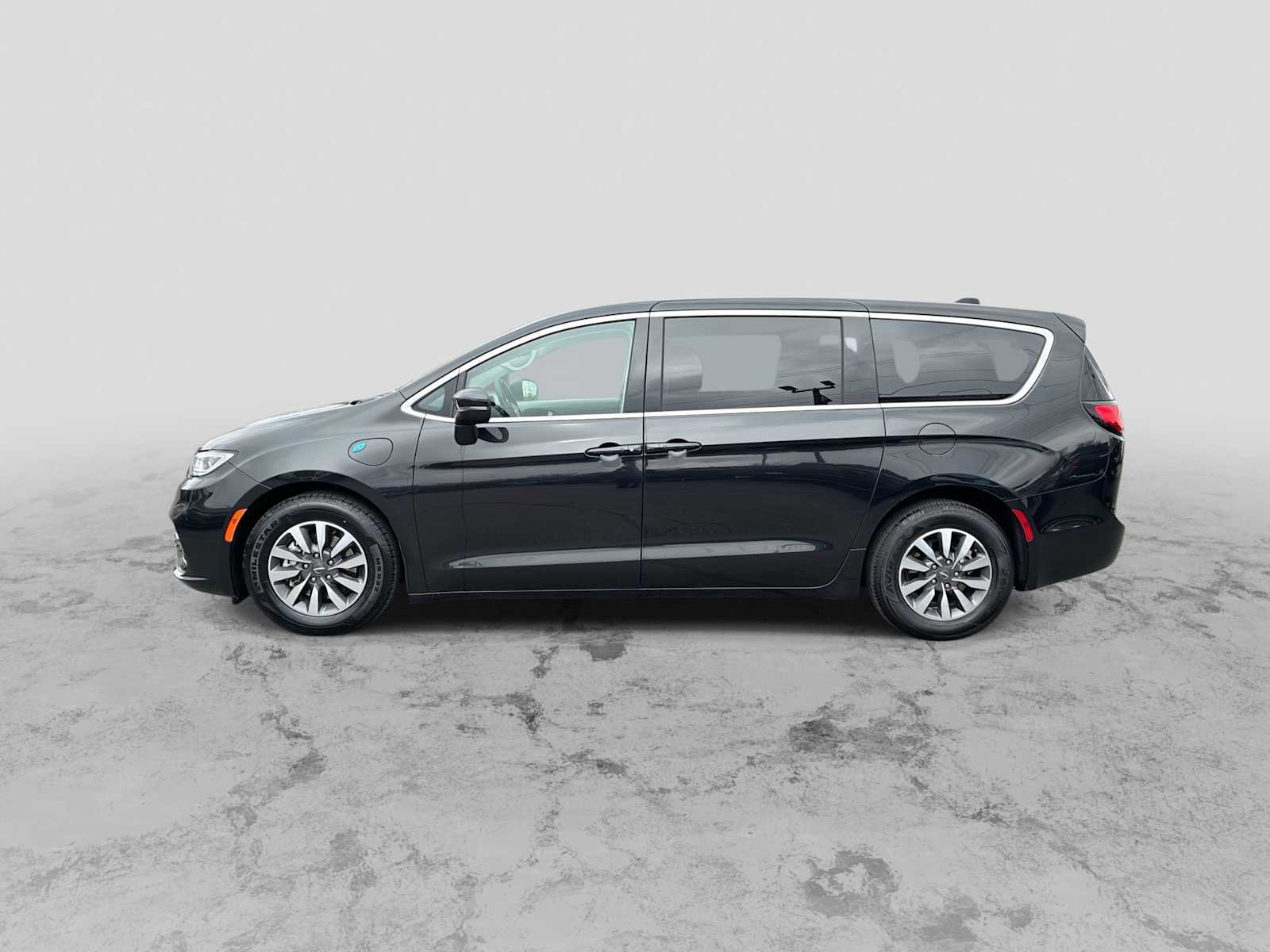 Certified 2023 Chrysler Pacifica Touring-L FWD image 5