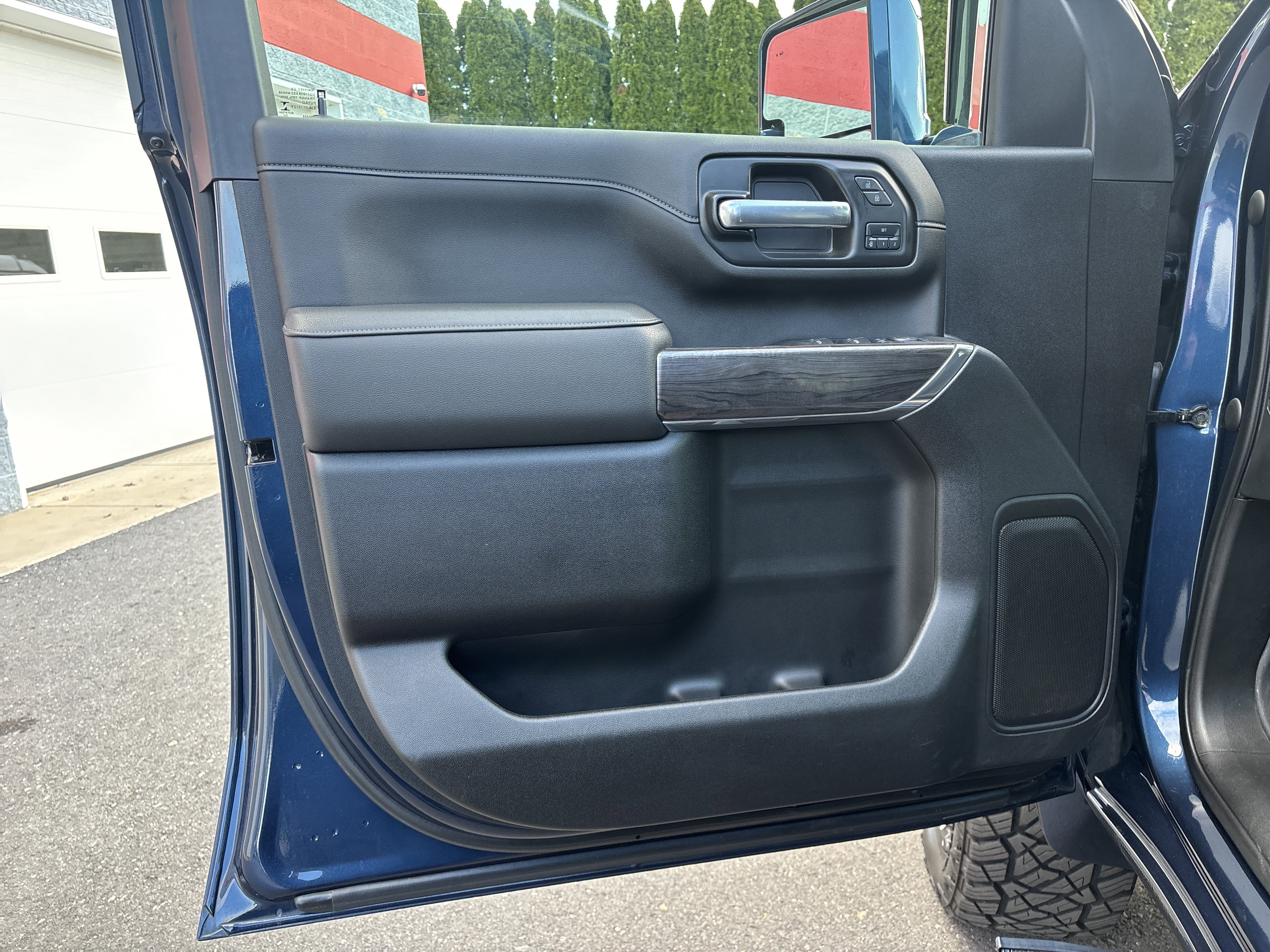 Used 2021 Chevrolet Silverado 2500 LTZ w/ LTZ Plus Package image 15