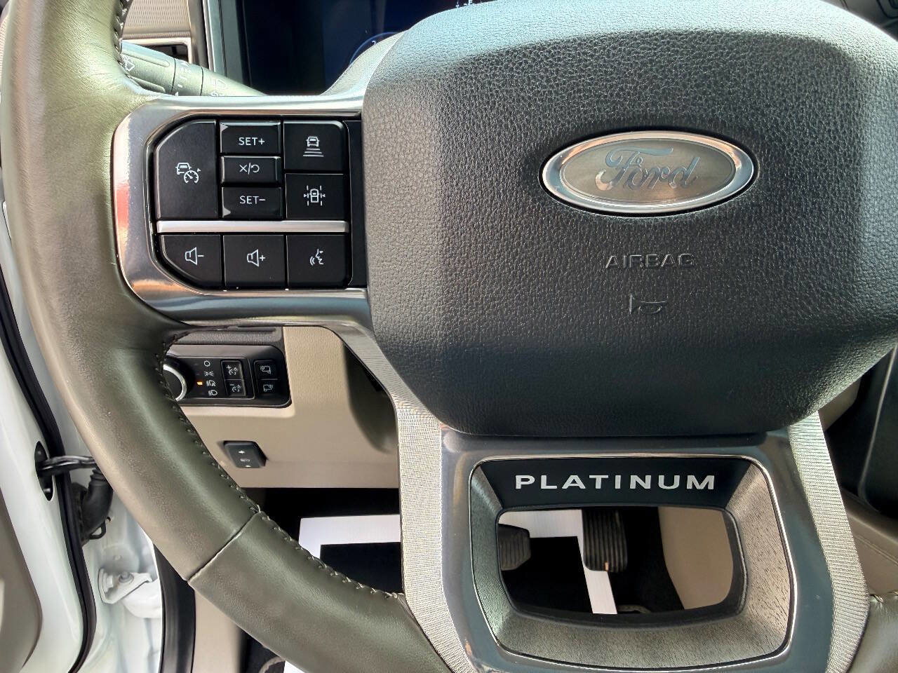 Used 2025 Ford F450 Platinum w/ Platinum Plus Package image 28