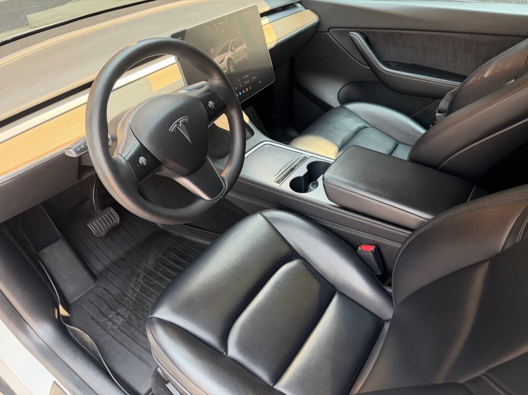 Used 2022 Tesla Model Y Long Range AWD/4WD image 25