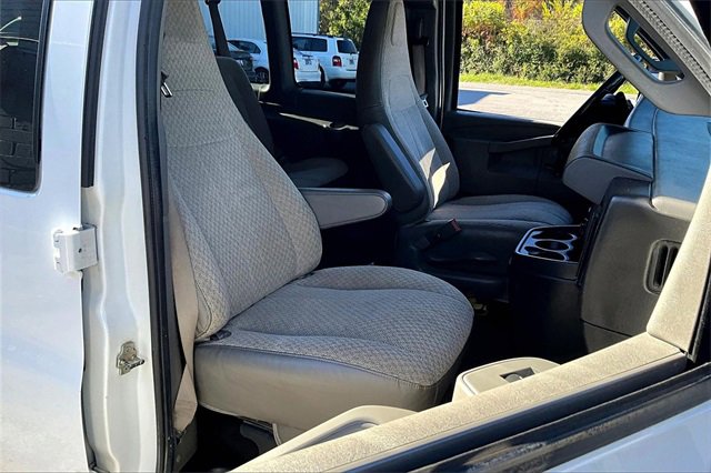 Used 2020 Chevrolet Express 3500 LS image 7