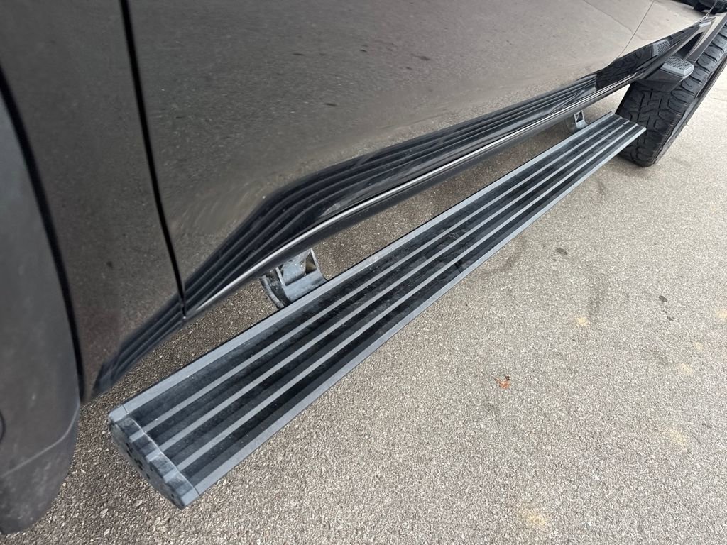 Used 2022 GMC Sierra 3500 Denali w/ Denali Black Diamond Edition image 34