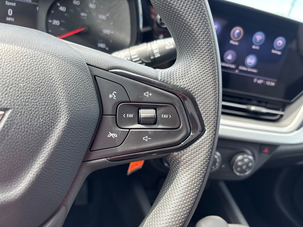 Used 2024 Chevrolet Trax LS w/ LS Convenience Package FWD image 27
