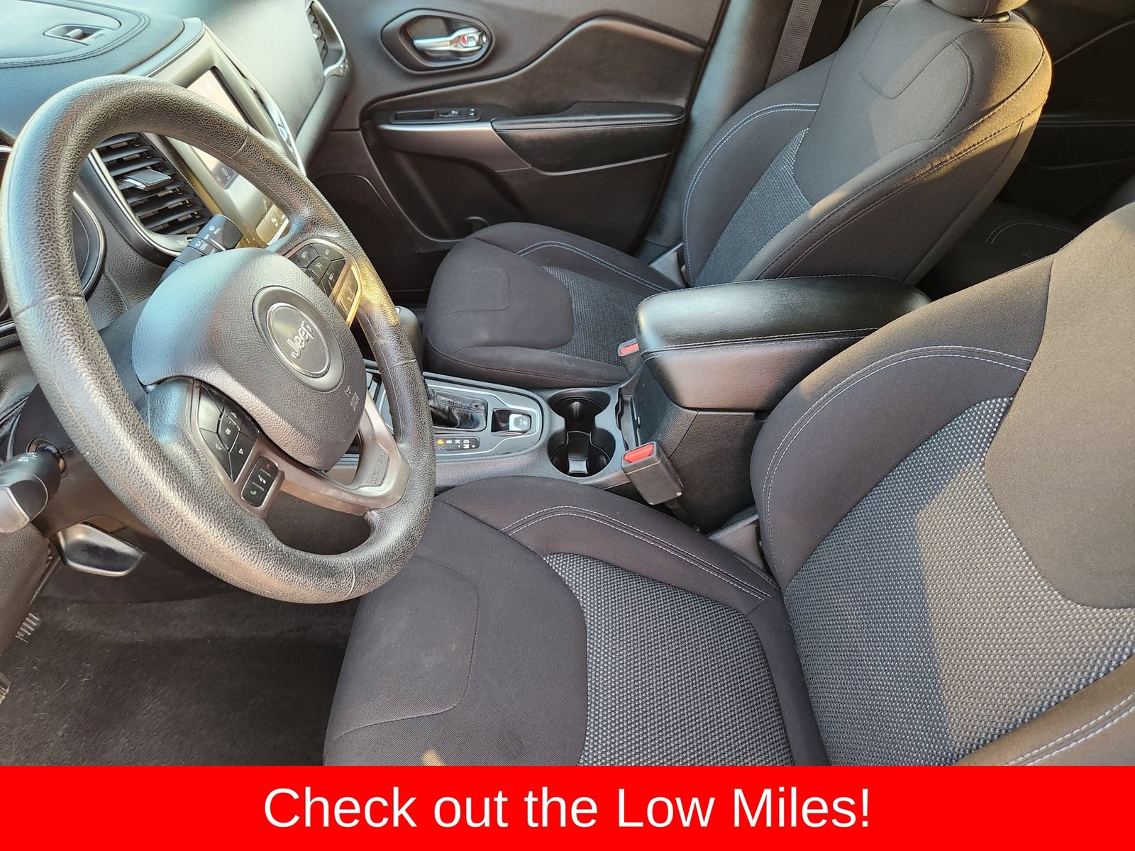 Used 2019 Jeep Cherokee Latitude w/ Popular Appearance Group FWD image 21