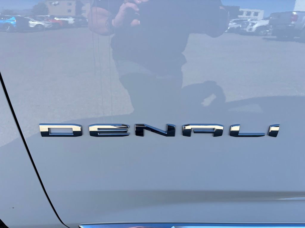 New 2026 GMC Yukon XL Denali w/ Advanced Technology Package image 9