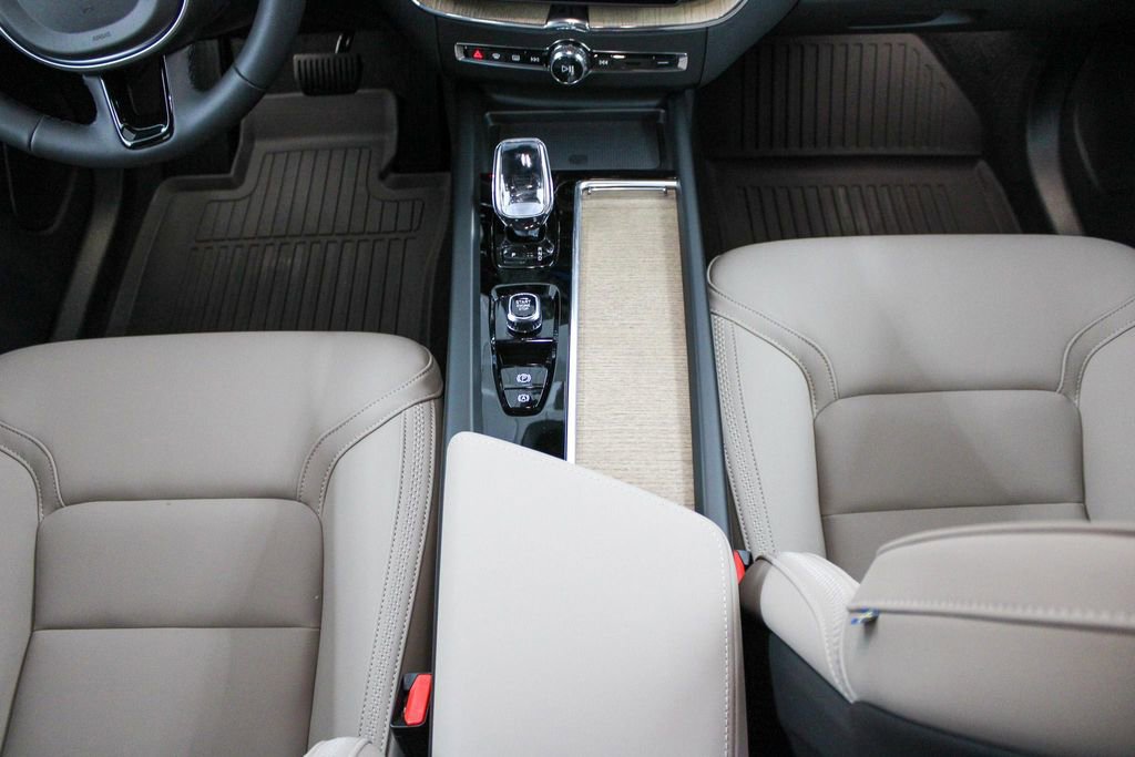 New 2026 Volvo XC60 B5 Plus w/ Protection Package Premier AWD/4WD image 53