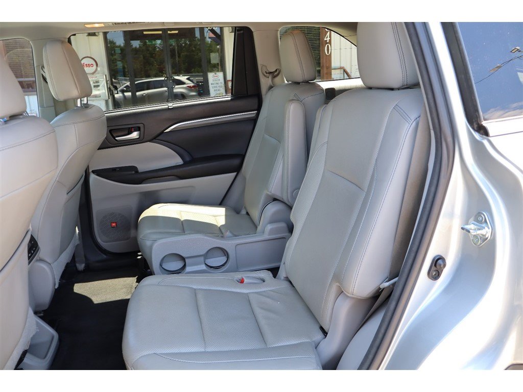 Used 2017 Toyota Highlander FWD V6 image 20
