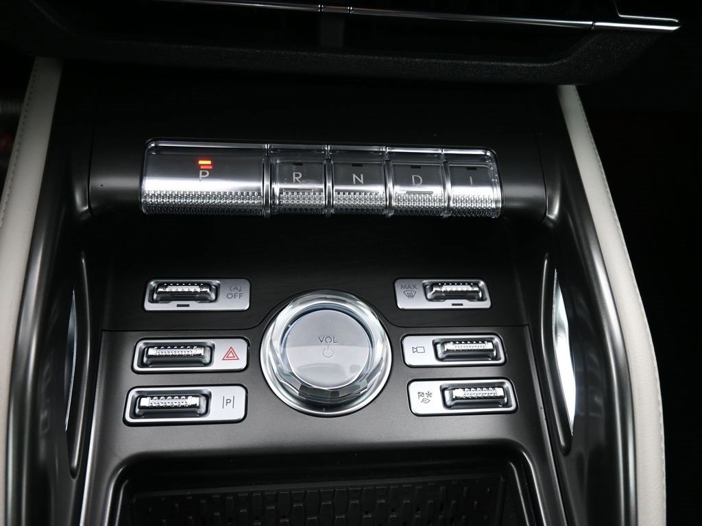 Used 2025 Lincoln Nautilus Reserve image 19