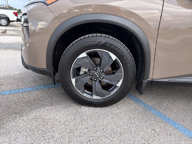 Used 2024 Nissan Rogue SV w/ SV Premium Package FWD image 25
