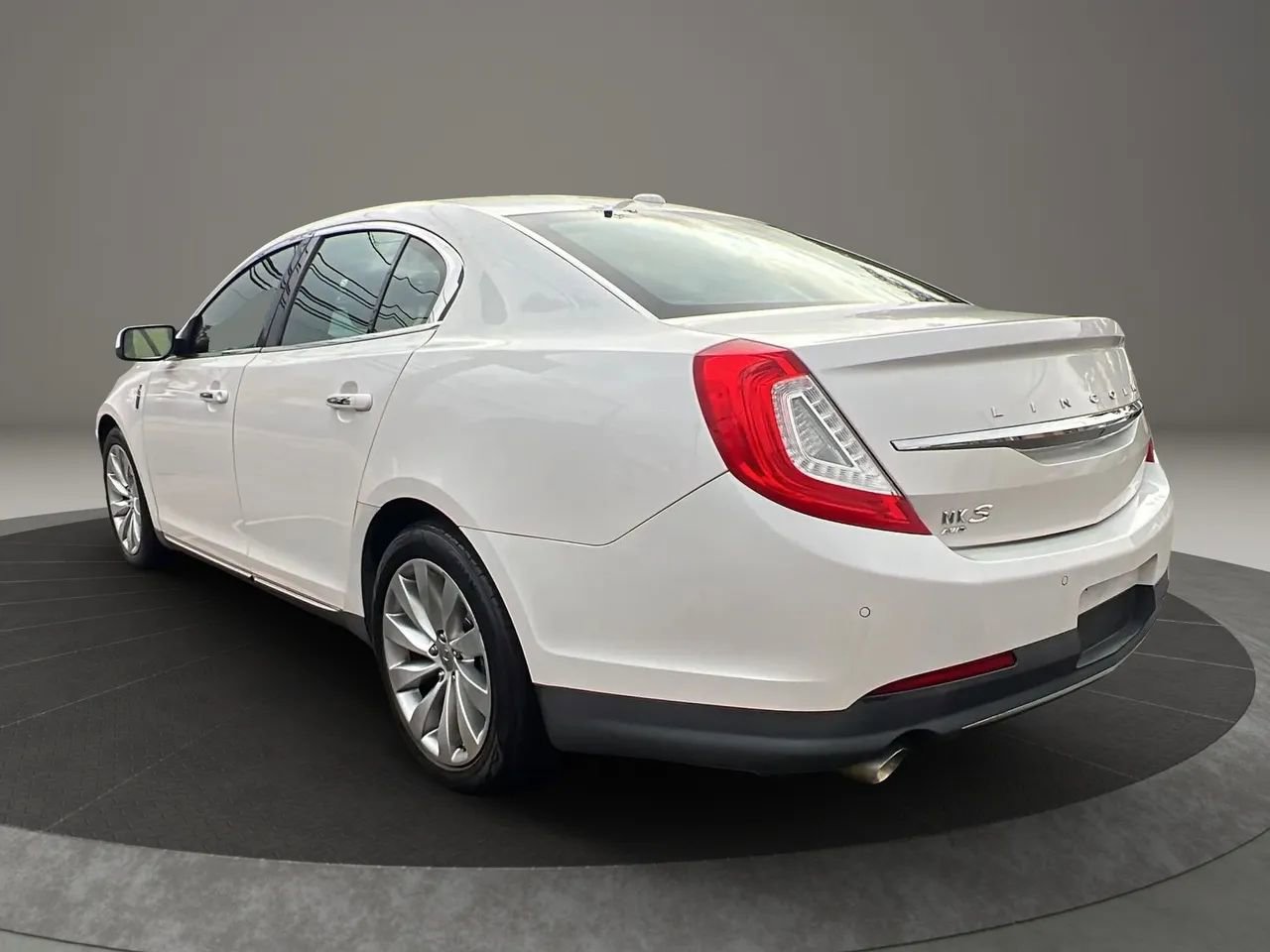 Used 2015 Lincoln MKS AWD w/ Equipment Group 101A image 7