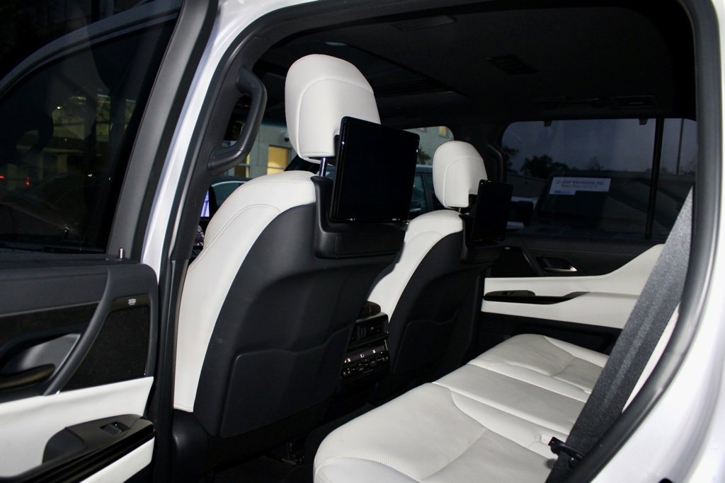 Used 2022 Lexus LX 600 4WD w/ Luxury Package image 24