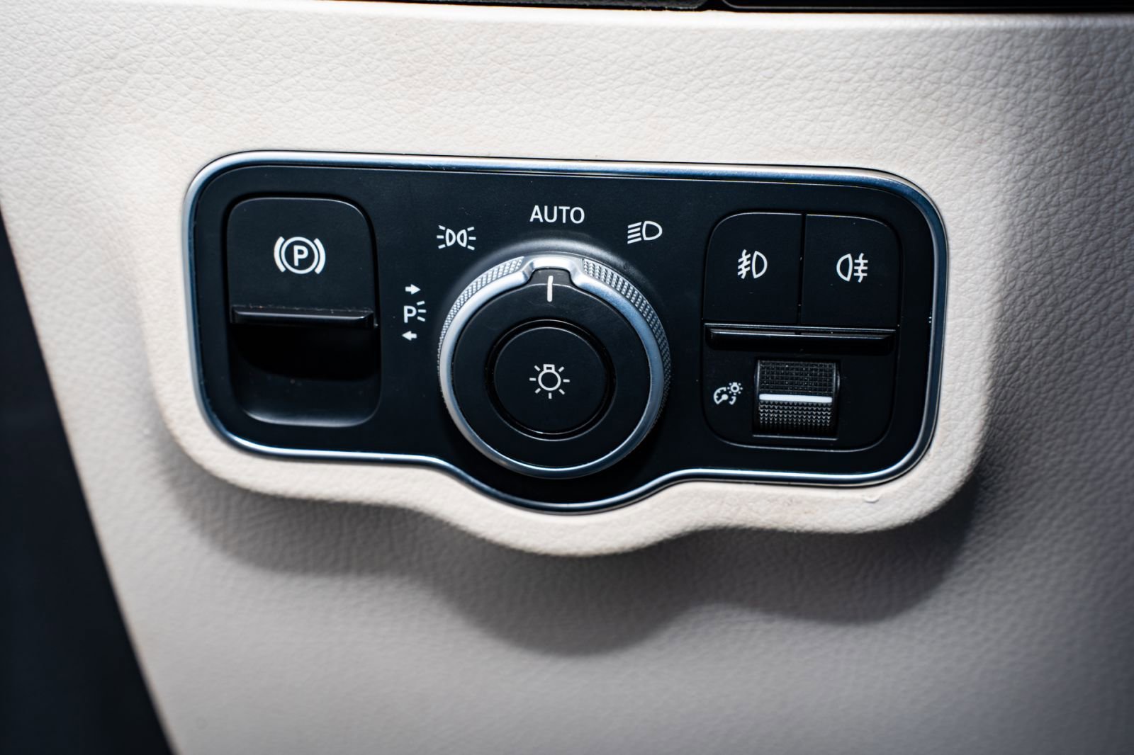 Used 2021 Mercedes-Benz GLA 250 w/ Premium Package image 30