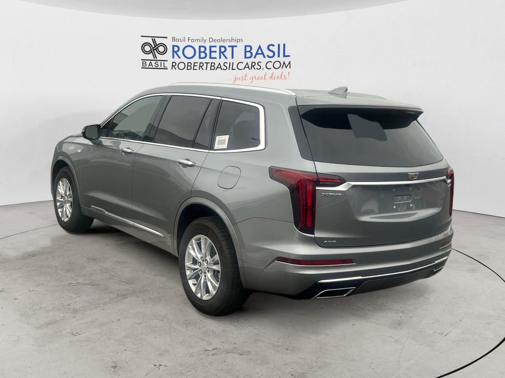 New 2025 Cadillac XT6 Luxury image 3