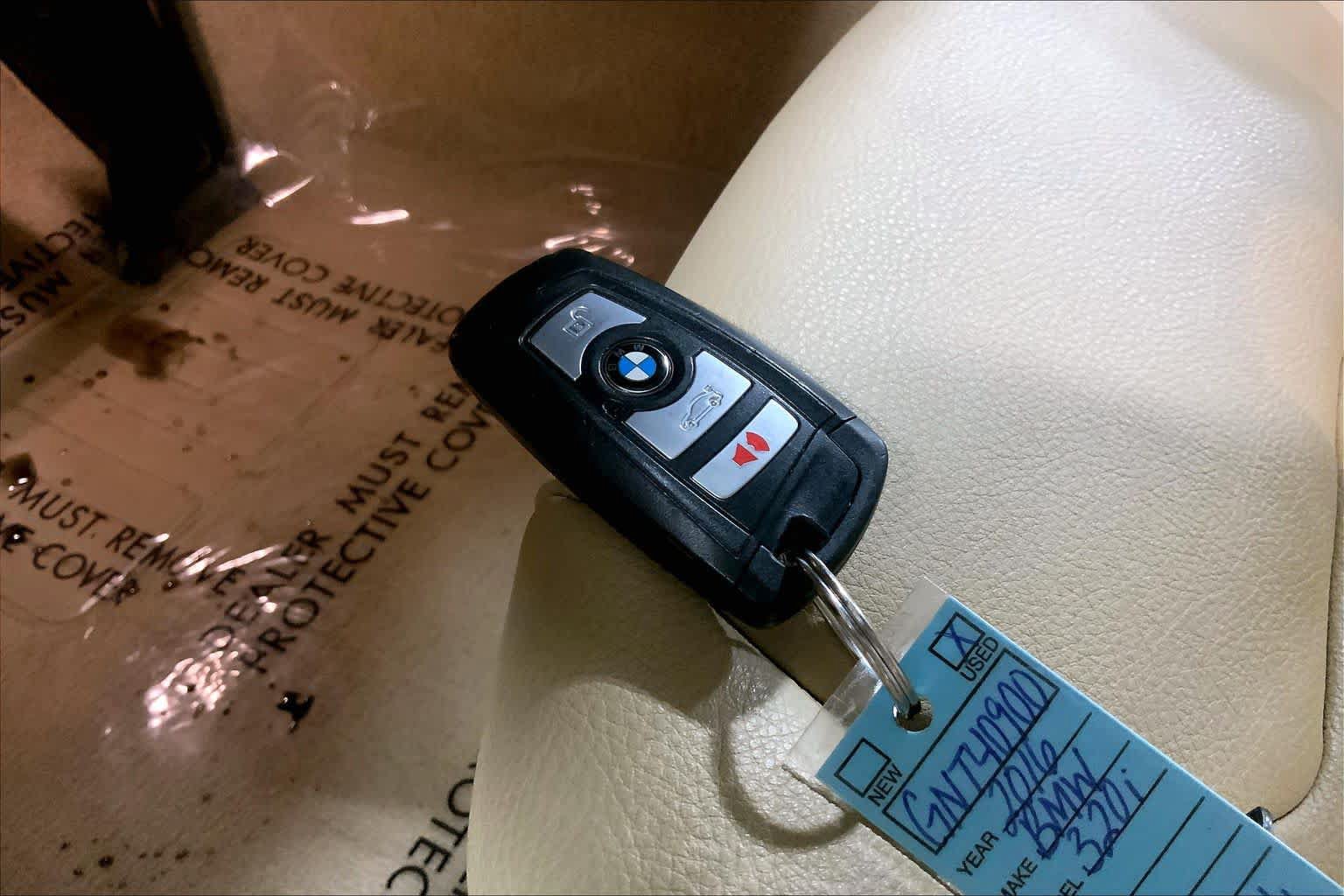 Used 2016 BMW 320i xDrive Sedan AWD/4WD image 15