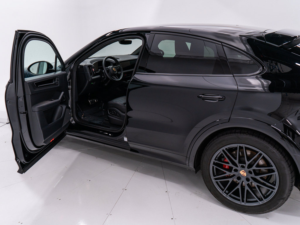 Certified 2026 Porsche Cayenne GTS AWD/4WD image 9