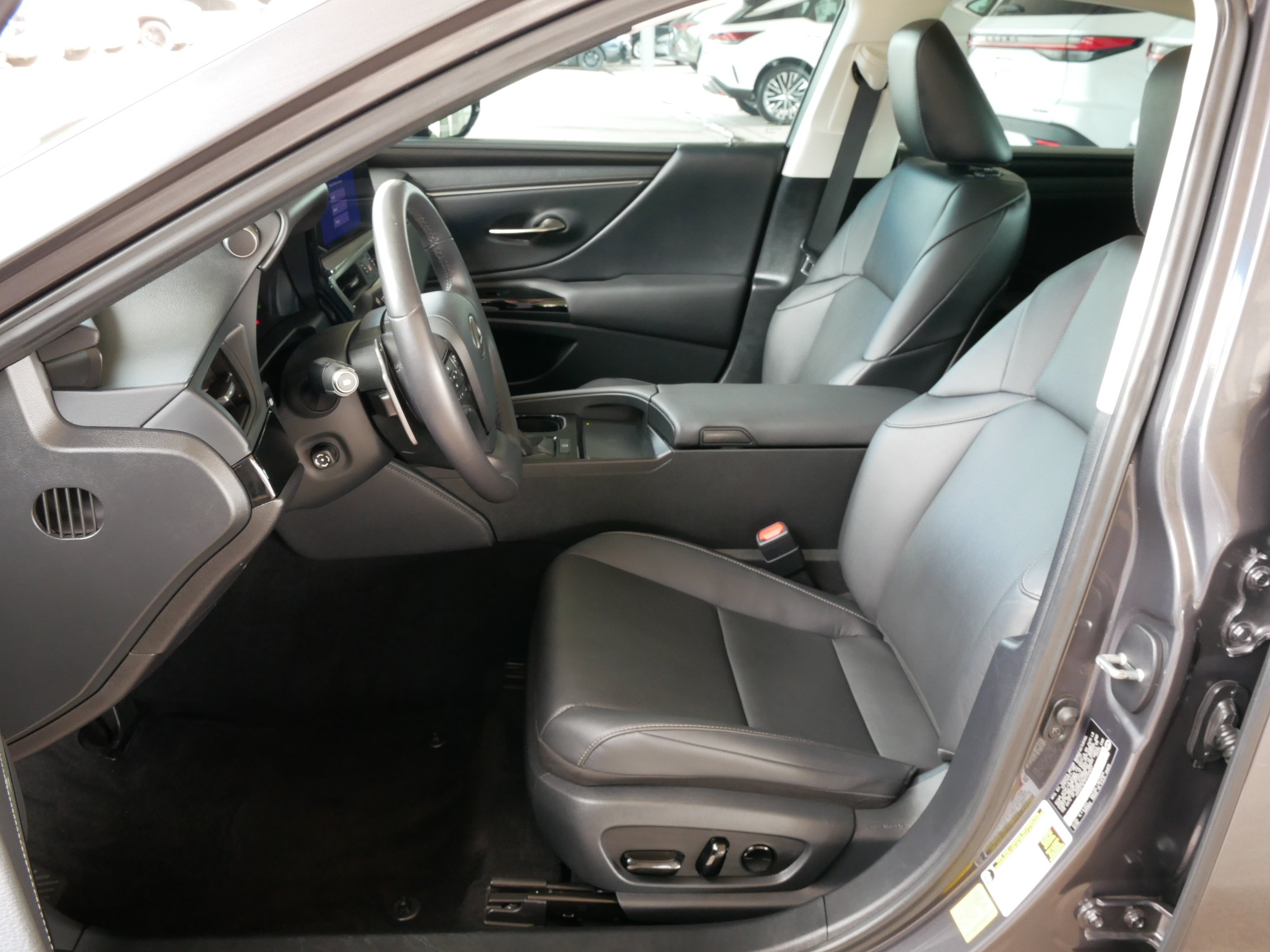 Used 2023 Lexus ES 350 w/ Premium Package FWD image 2