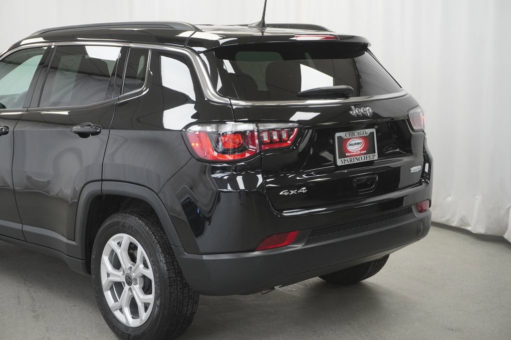 Used 2025 Jeep Compass Latitude AWD/4WD image 12