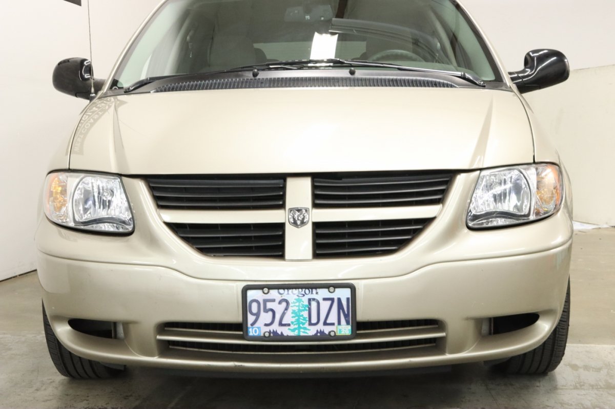 Used 2007 Dodge Caravan SXT w/ Popular Equipment Group I FWD image 4