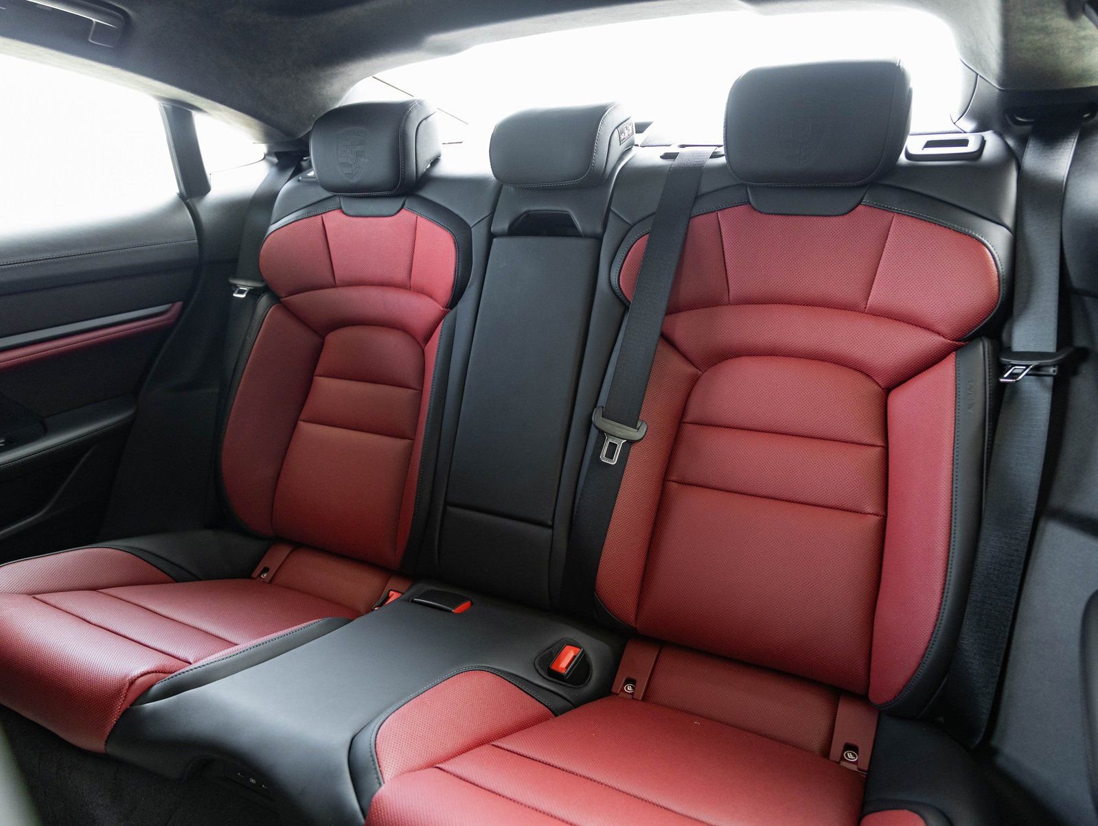 Used 2025 Porsche Taycan GTS image 25